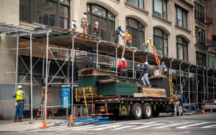 Manhattan construction accident: Cleanup underway after cranes crash ... Manhattan construction accident: Cleanup underway after cranes crash ...